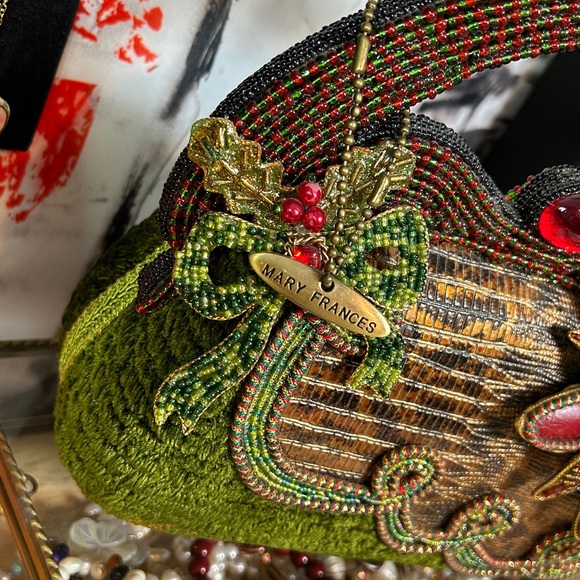 NWT Vintage Mary Frances Christmas Holly Bow Beaded Embellished Hard Case Bag - Picture 3 of 13